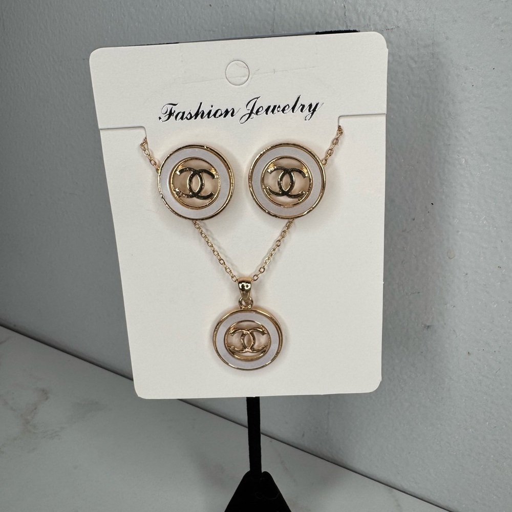 Earring & Necklace Set - Picture 4 of 9